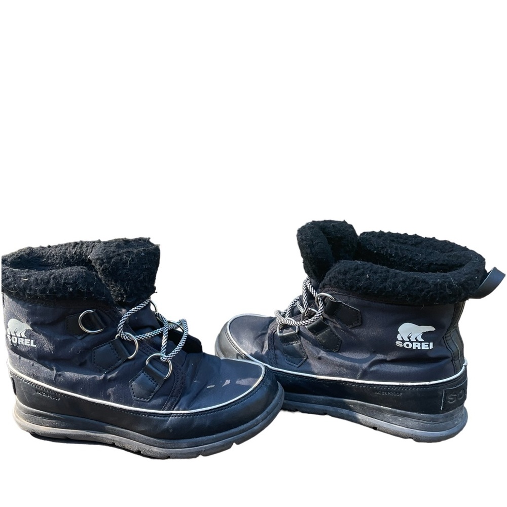 Sorel explorer Boots Size 8. Black. Still in good condition.